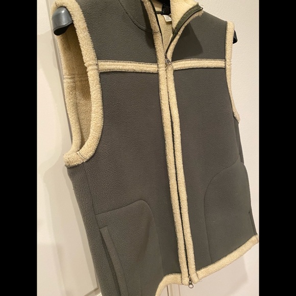 GAP Winter Vest - Picture 2 of 4